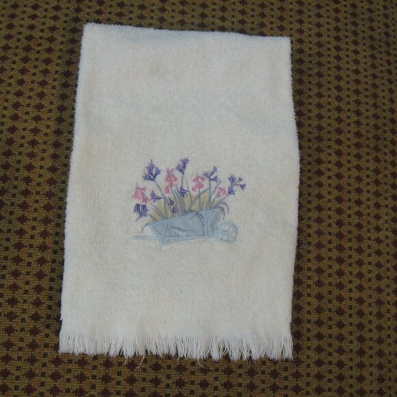 Vintage Embroidered Hand Towel - Picture 1 of 2